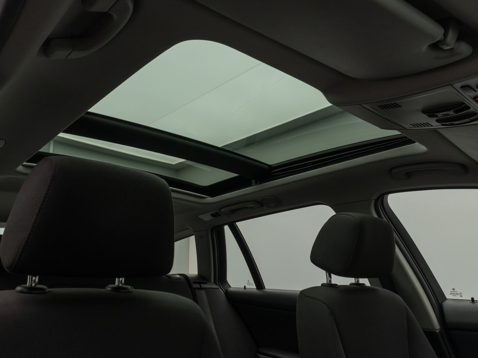 Fahrzeugabbildung BMW 320d PDC Navi Xenon Fernlichtassist Komfort AHK