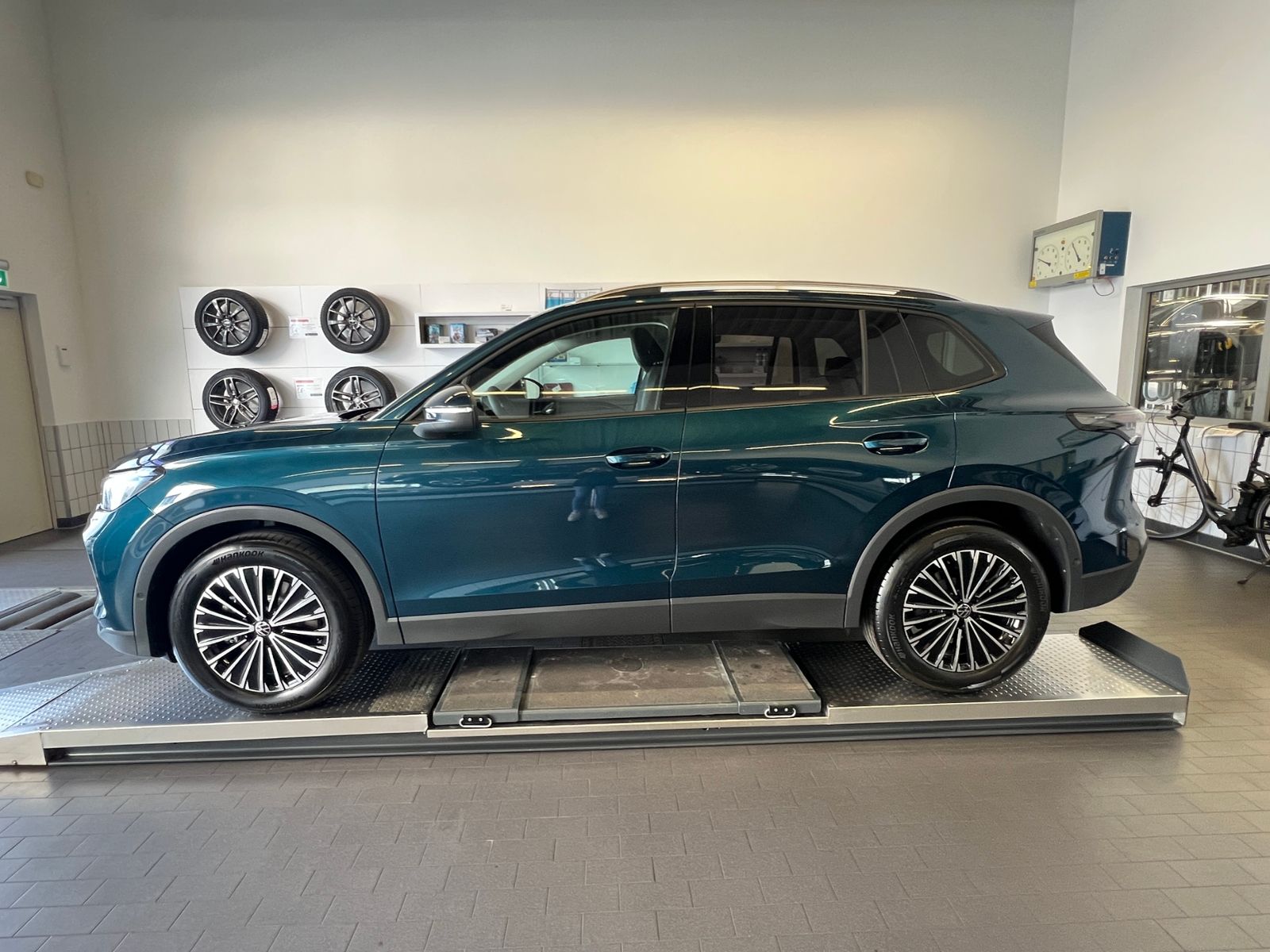 Fahrzeugabbildung Volkswagen Tiguan Life 2.0 TDI DSG *AHK, LED, Kamera, 18''-