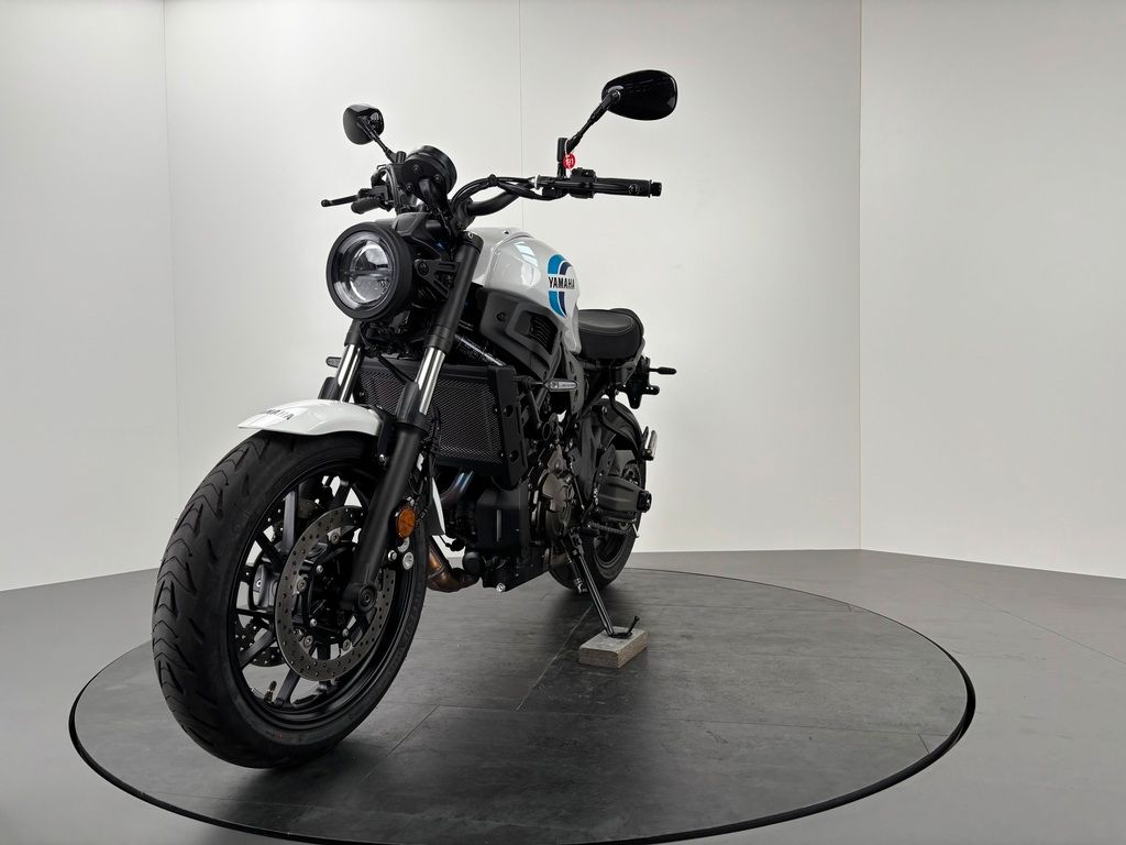 Fahrzeugabbildung Yamaha XSR 700 *SERVICE NEU *1. HAND *SCHECKHEFT