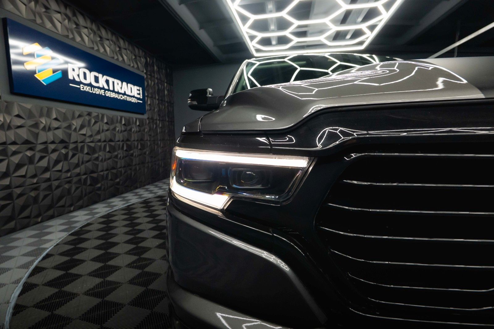 Fahrzeugabbildung Dodge RAM 5.7 V8 HEMI 4x4 LARAMIE Offroad Night LED