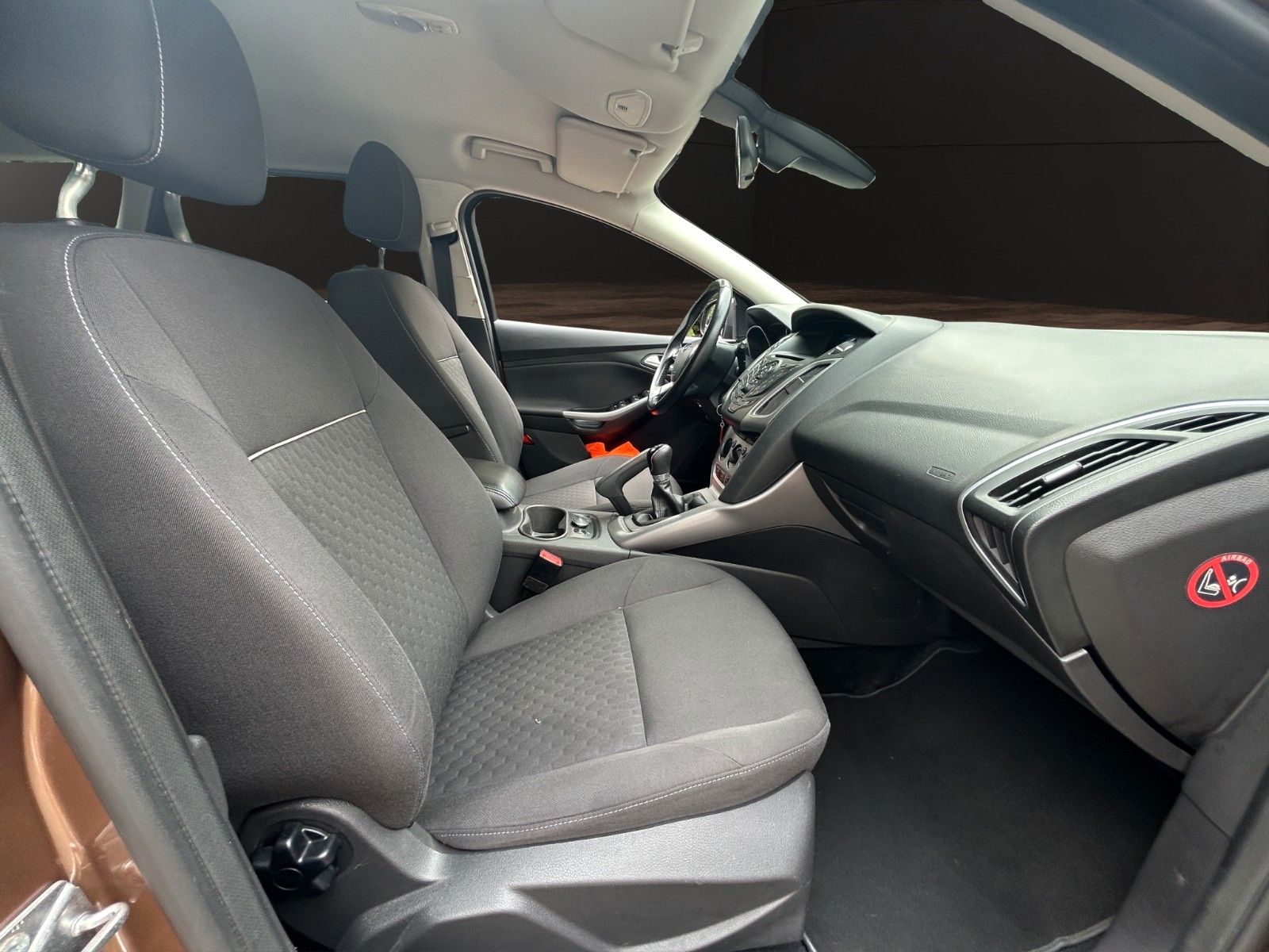 Fahrzeugabbildung Ford Focus Turnier Sync/TÜV, Service&Zahnriemen Neu /