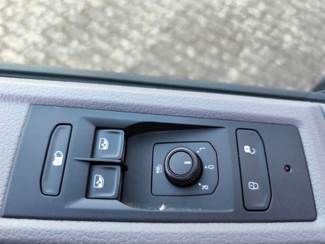 Volkswagen T6.1 Transporter DSG*DAB*Navi*SHZ*PDC*6-Sitzer*