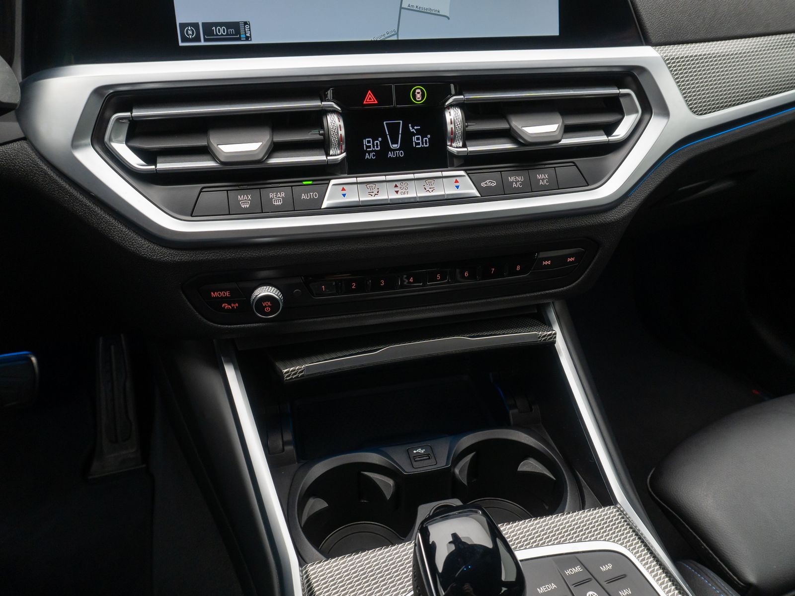 Fahrzeugabbildung BMW 320e M Sport Kamera DAB Alarm Parkassistenzsyst