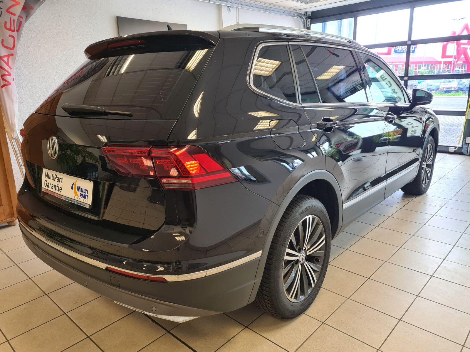 Fahrzeugabbildung Volkswagen Tiguan Allspace Highline 4Motion / LED / NAVI /