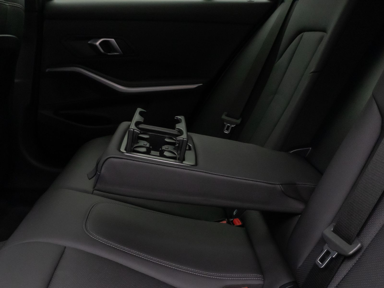 Fahrzeugabbildung BMW 318i M Sport Kamera HUD DAB HiFi Fernlichtassist