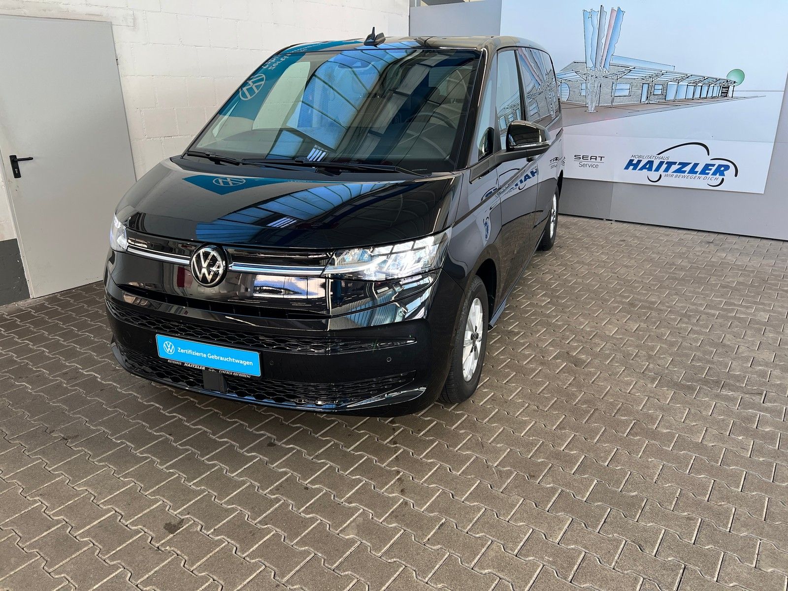 Fahrzeugabbildung Volkswagen T7 Multivan Life 2,0 TDI DSG +7 Sitzer +Easy Op
