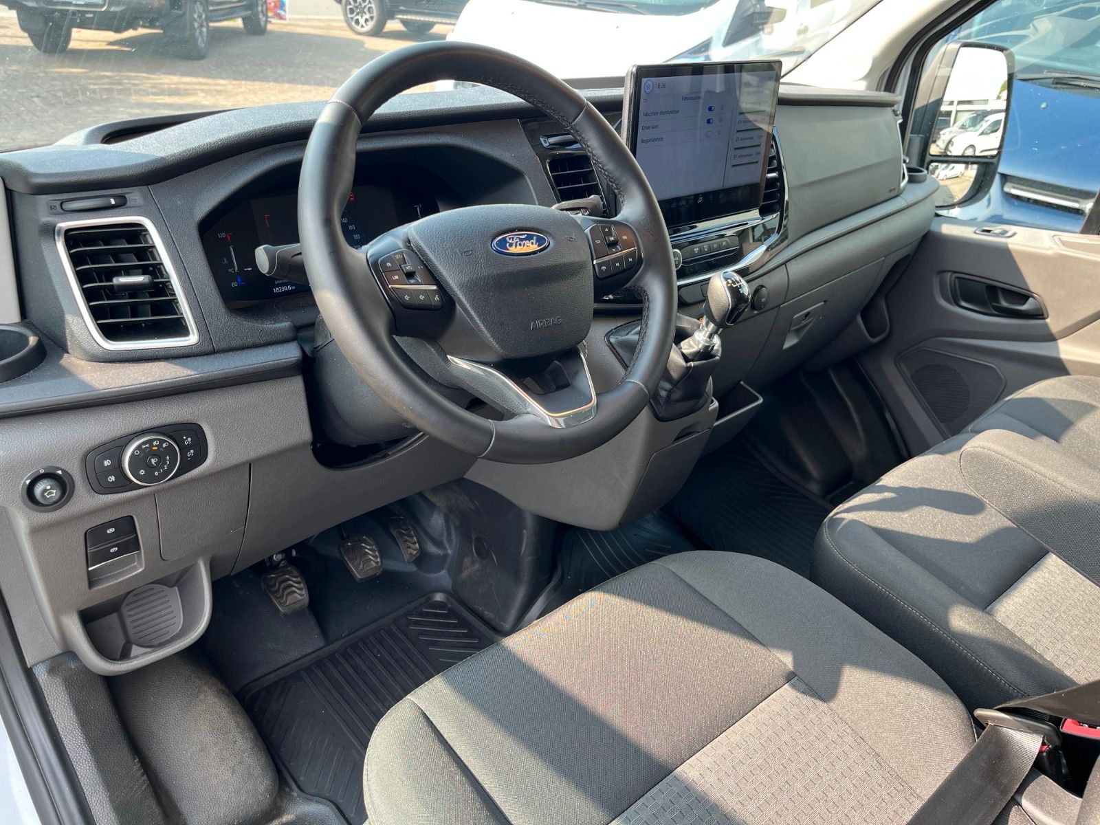 Fahrzeugabbildung Ford Transit 350 L3 Kasten LKW hoch lang KLIMA AHK