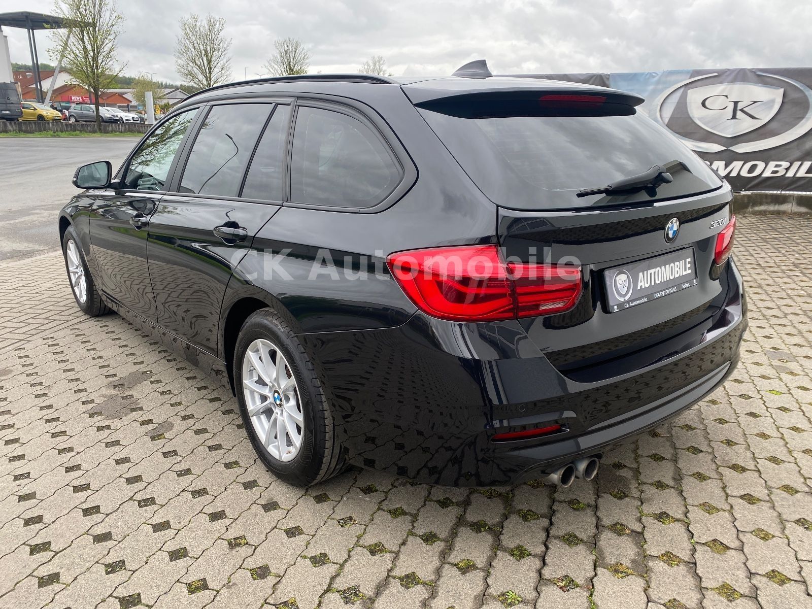 Fahrzeugabbildung BMW 320 I Touring Advantage Automatik/Navi/LED/PDC
