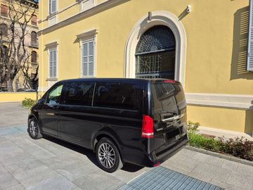 Mercedes V 220 - 3