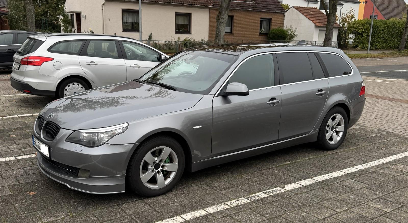 BMW 525 2010 — rear view