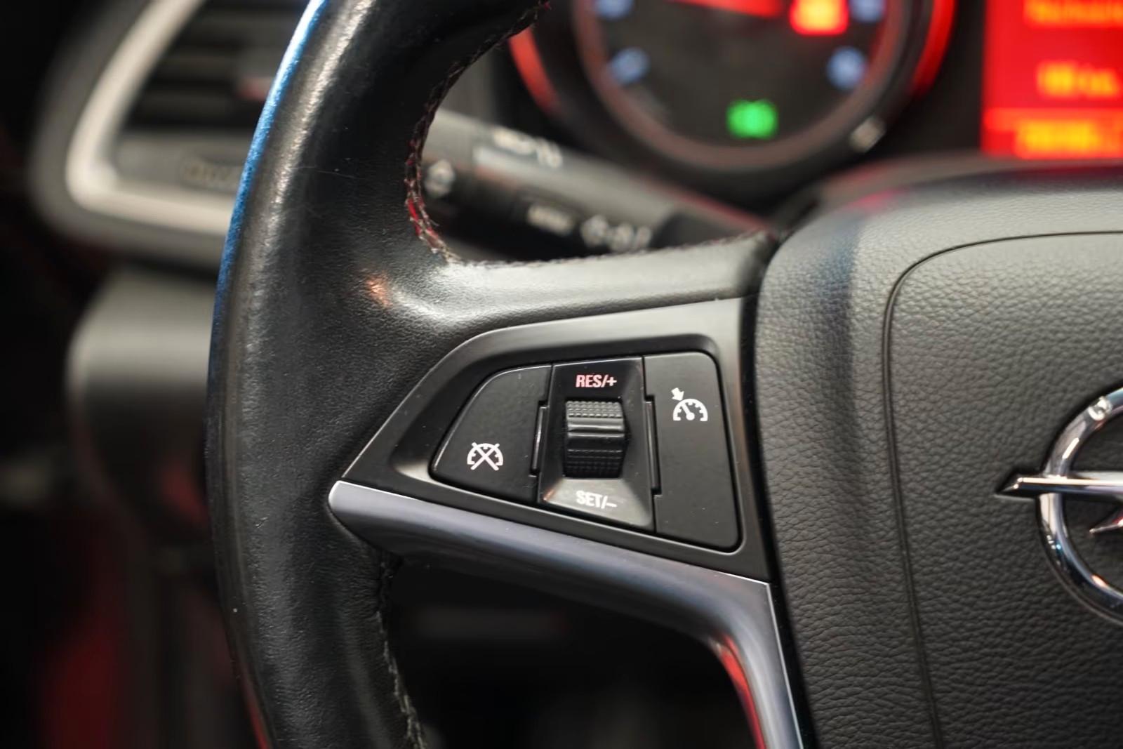 Opel Astra 2012 — photo 17