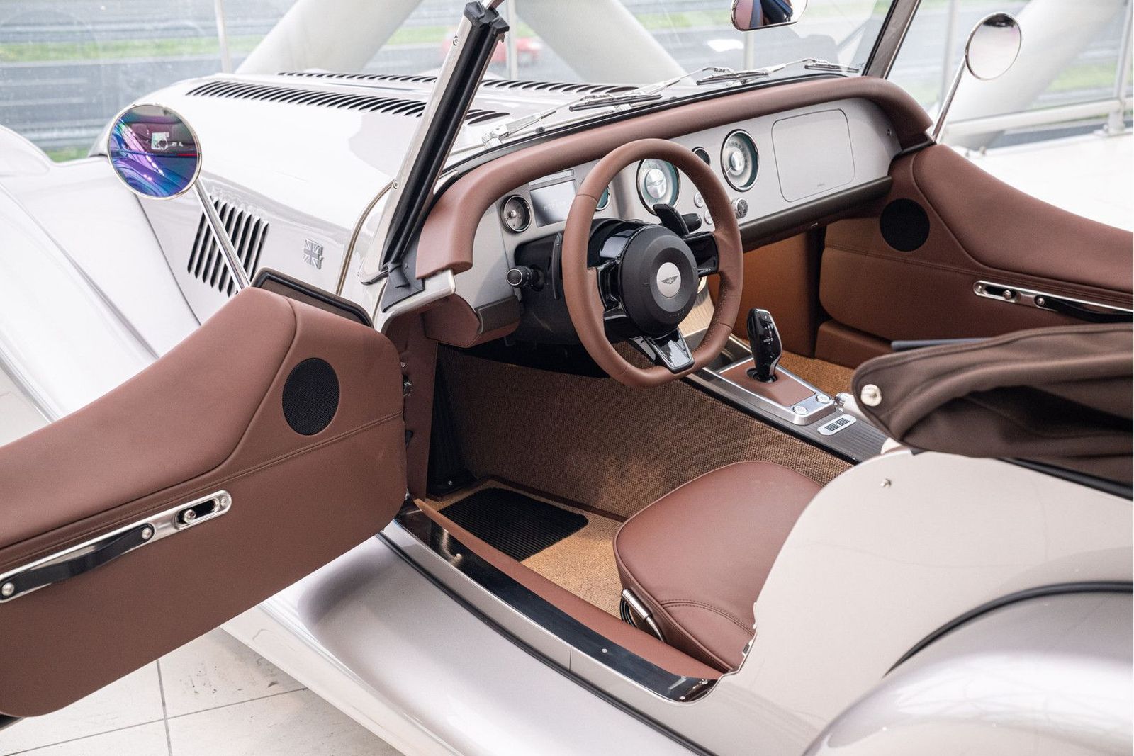 Morgan Plus Four 2.0 | Sportuitlaat | Bagagerek | Heate imagem 3