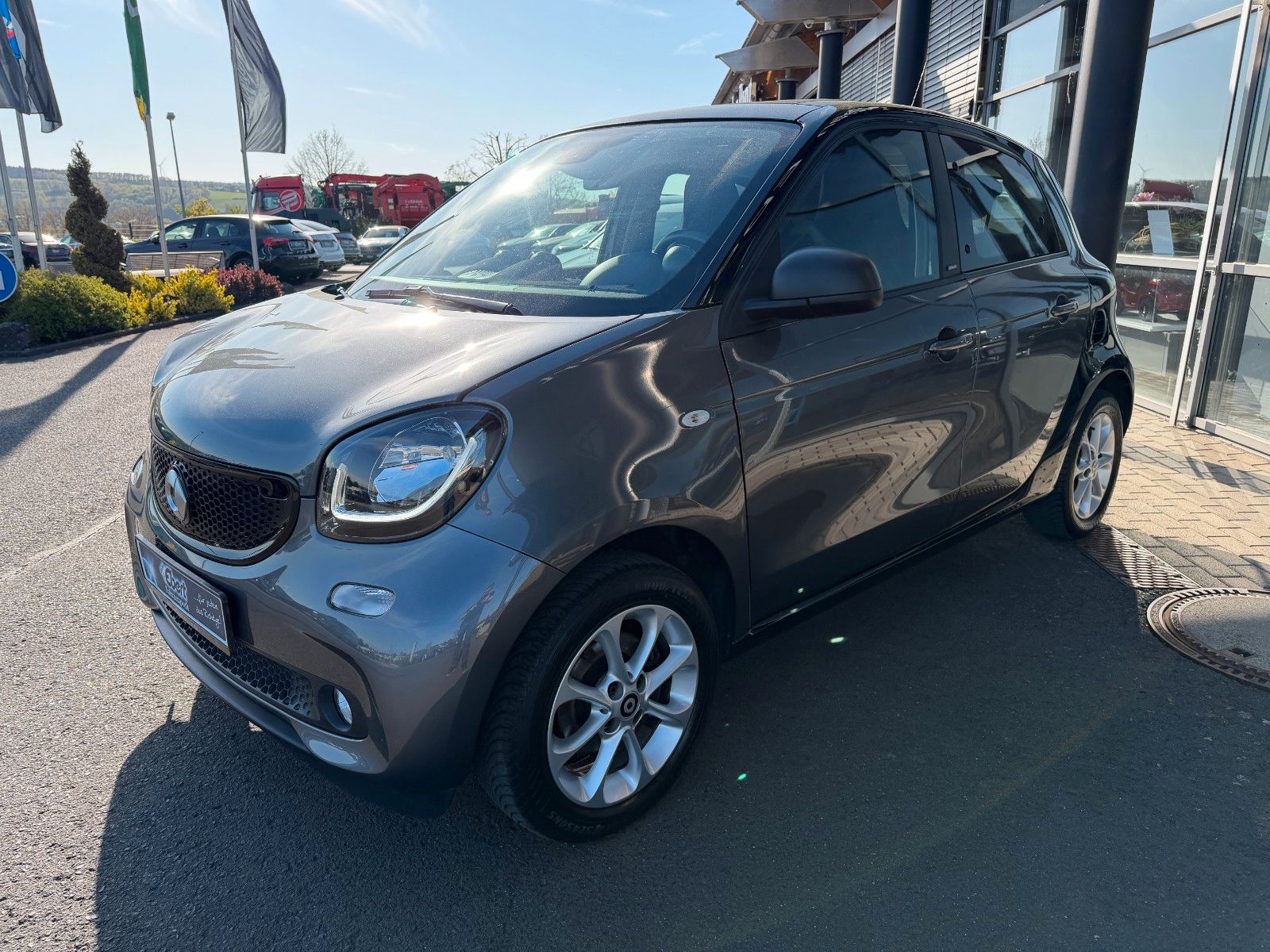 Fahrzeugabbildung Smart ForFour PASSION Tempomat+Klima+Faltdach+SHZ+BT