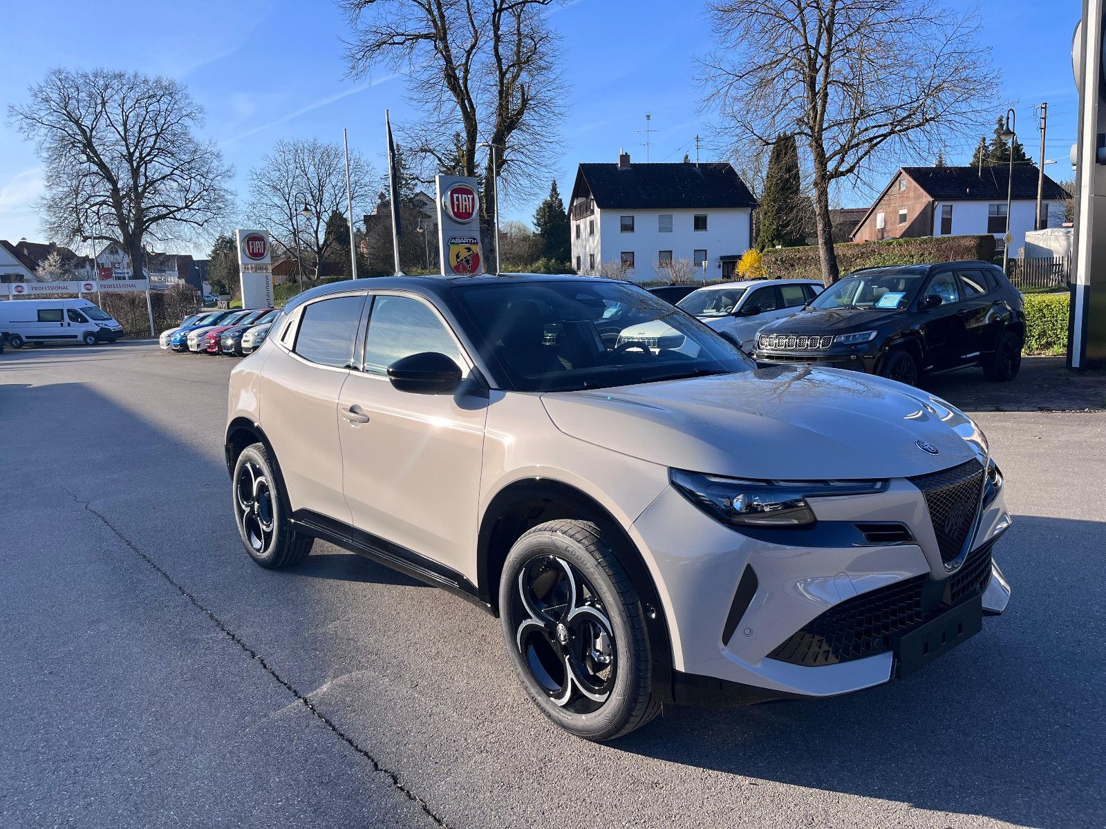 Fahrzeugabbildung Alfa Romeo Junior Ibrida 1.2 VGT 48V-Hybrid 107 kW Ti