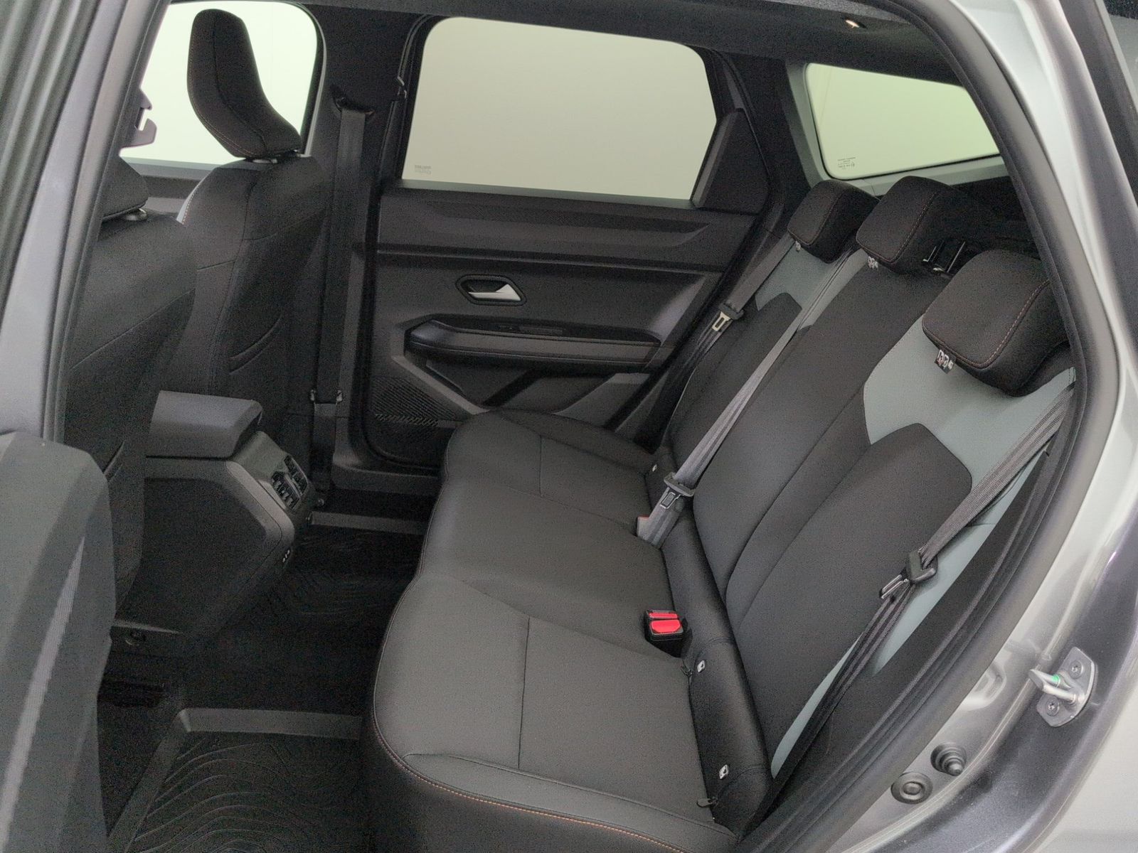 DACIA Bigster Extreme Hybrid 155 Zweifarblackierung – Bild 11