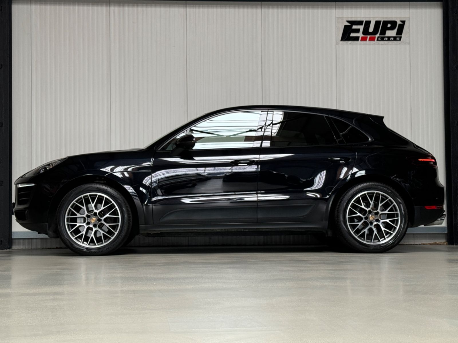 Fahrzeugabbildung Porsche Macan 2.0/Bose/Luftfahr./Sport Chrono/SAGA