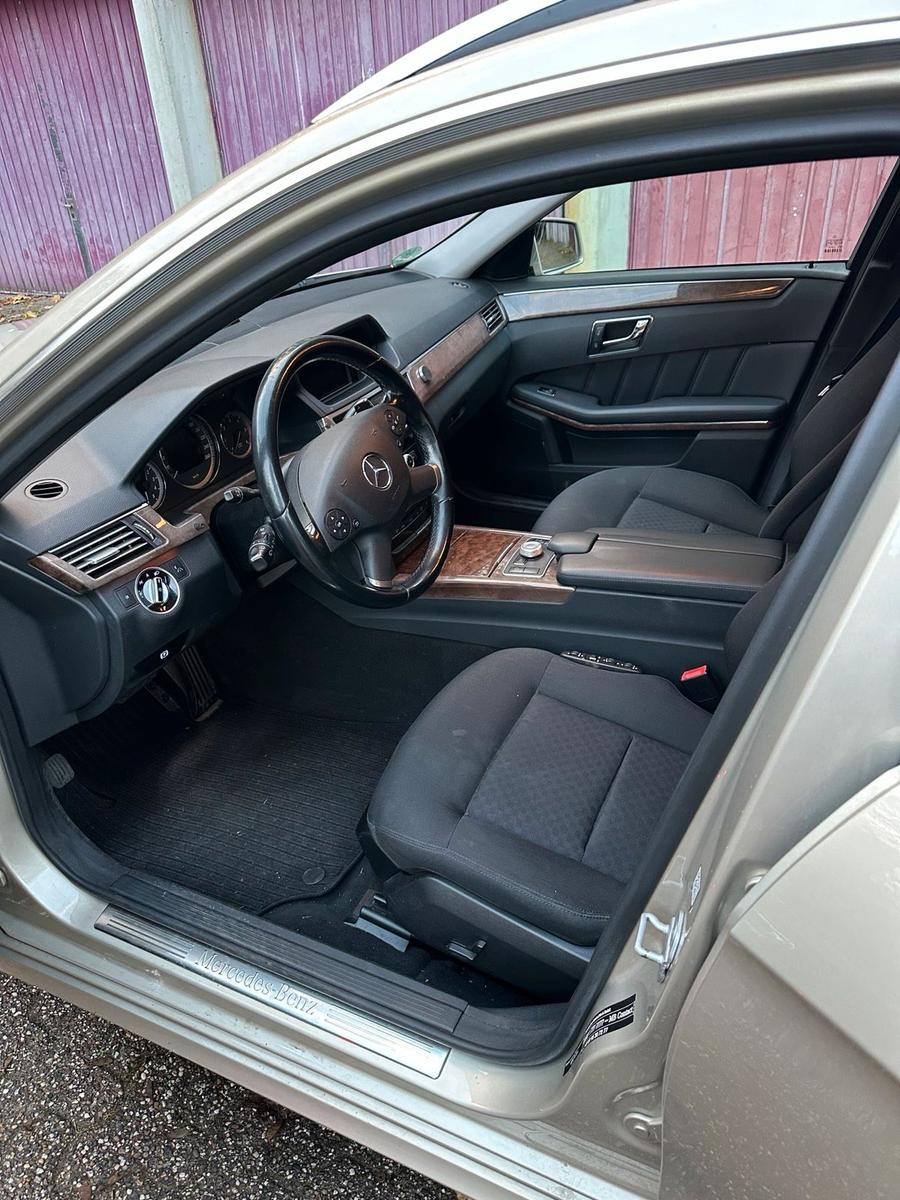 Mercedes-Benz E350 2011 — photo 8