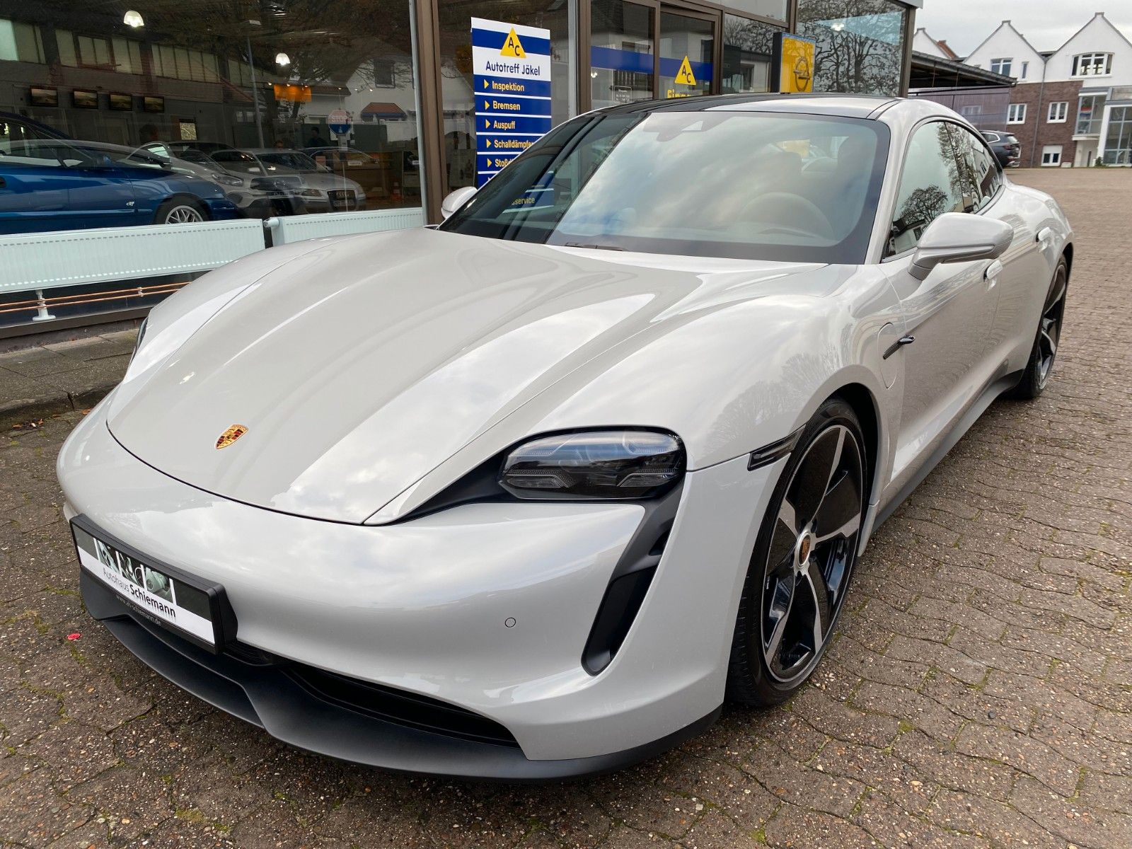 PORSCHE Taycan 4S PANO/PERFORM-BATT.-PLUS/UVP:149.000€
