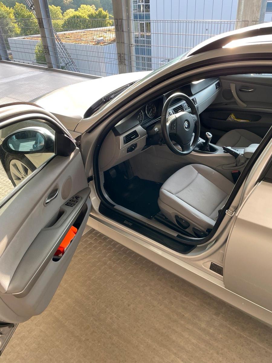 BMW 318 2007 — photo 11