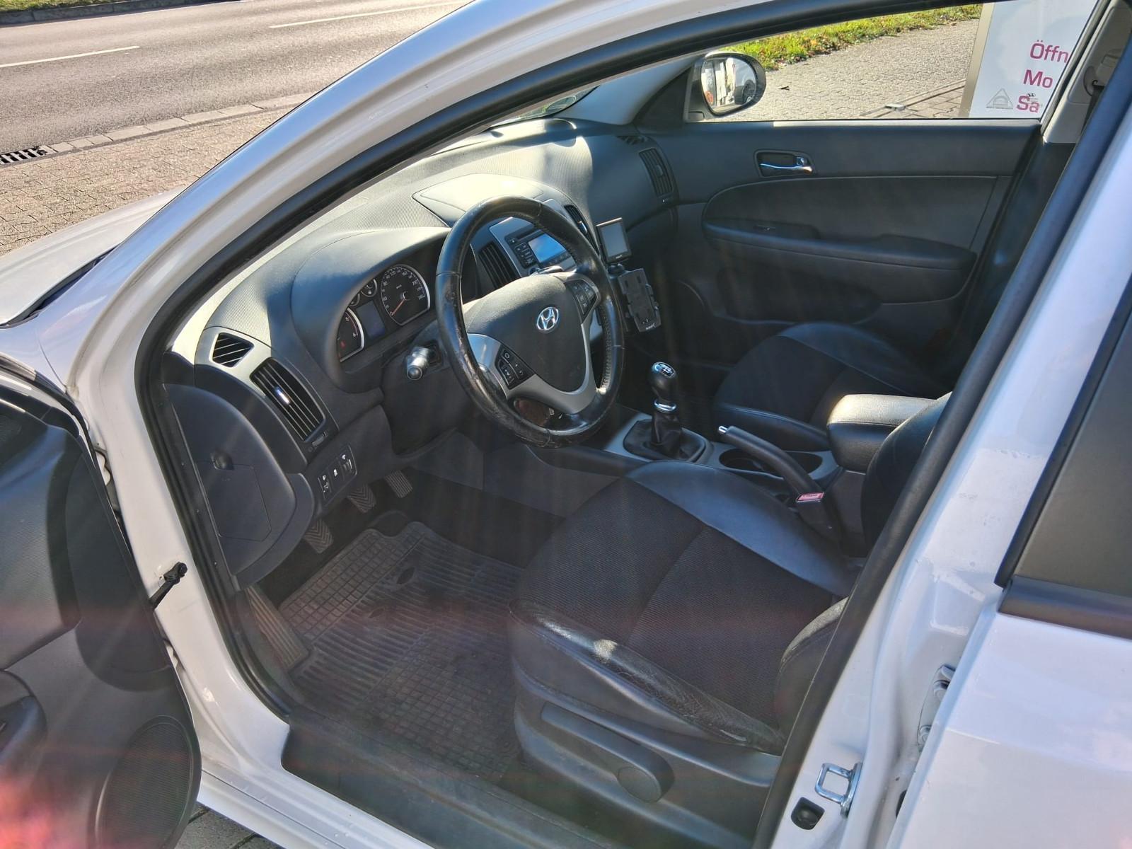 Hyundai i30 2012 — photo 10
