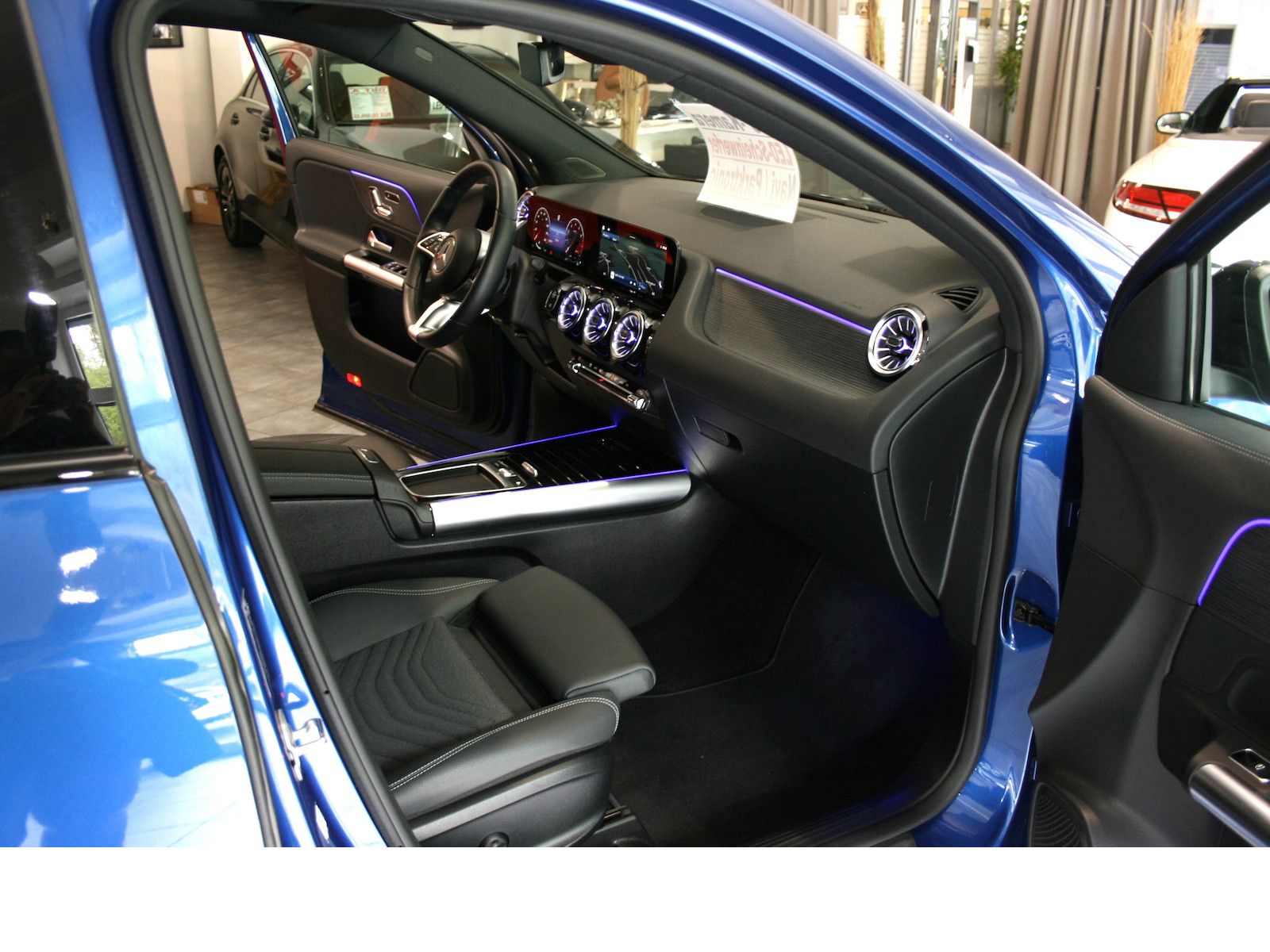 Fahrzeugabbildung Mercedes-Benz GLA 200 Progr. Night*360°*Memory*MBUX*Distronic