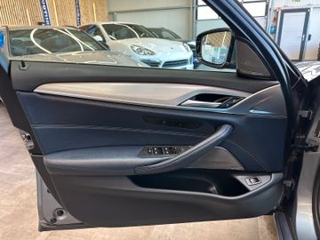 BMW 530 d xDrive Sport Line *LED*Pano*