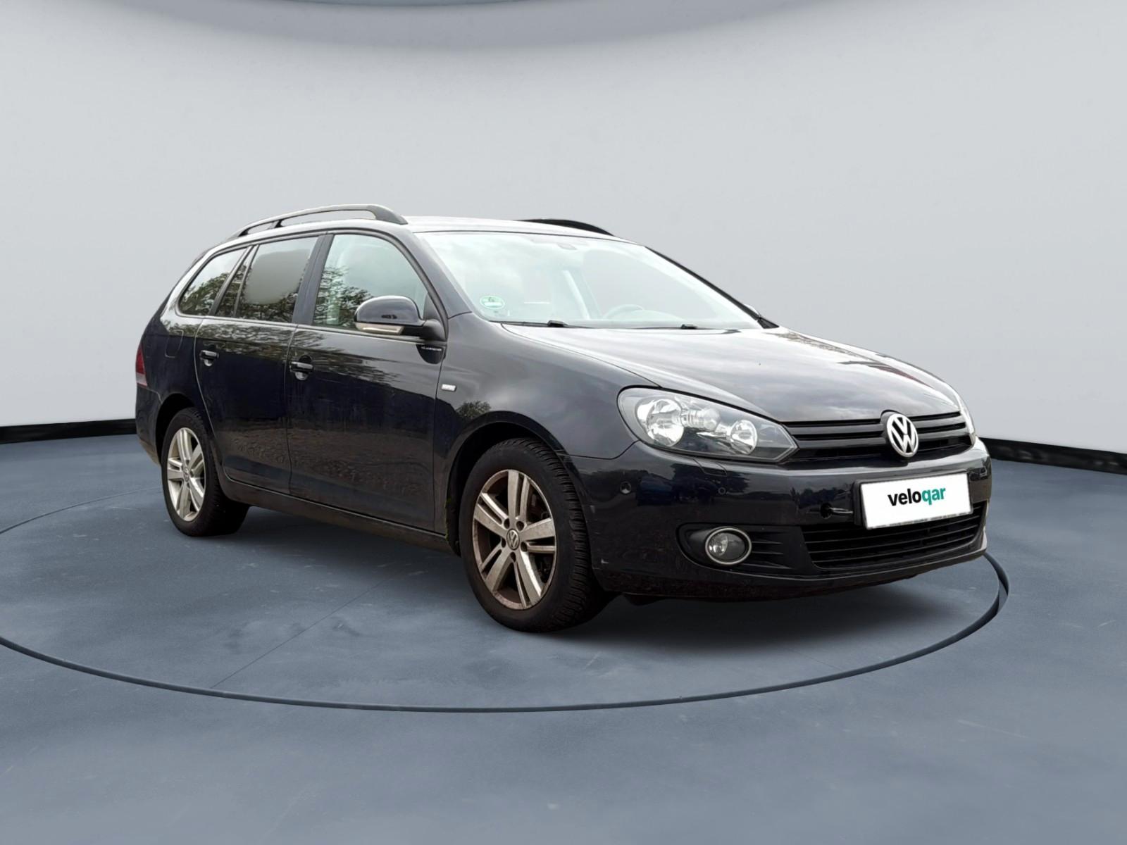 Volkswagen Golf 2013 — салон