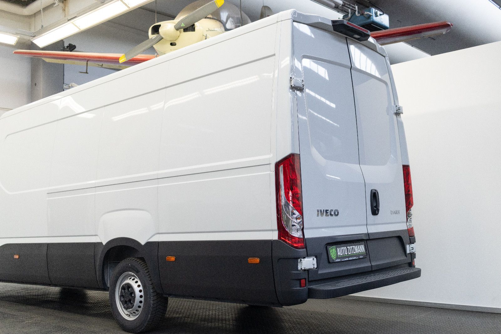 Fahrzeugabbildung Iveco Daily 35S16H3.0 EA8 V AUTOMATIK KASTENWAGEN 3,0L