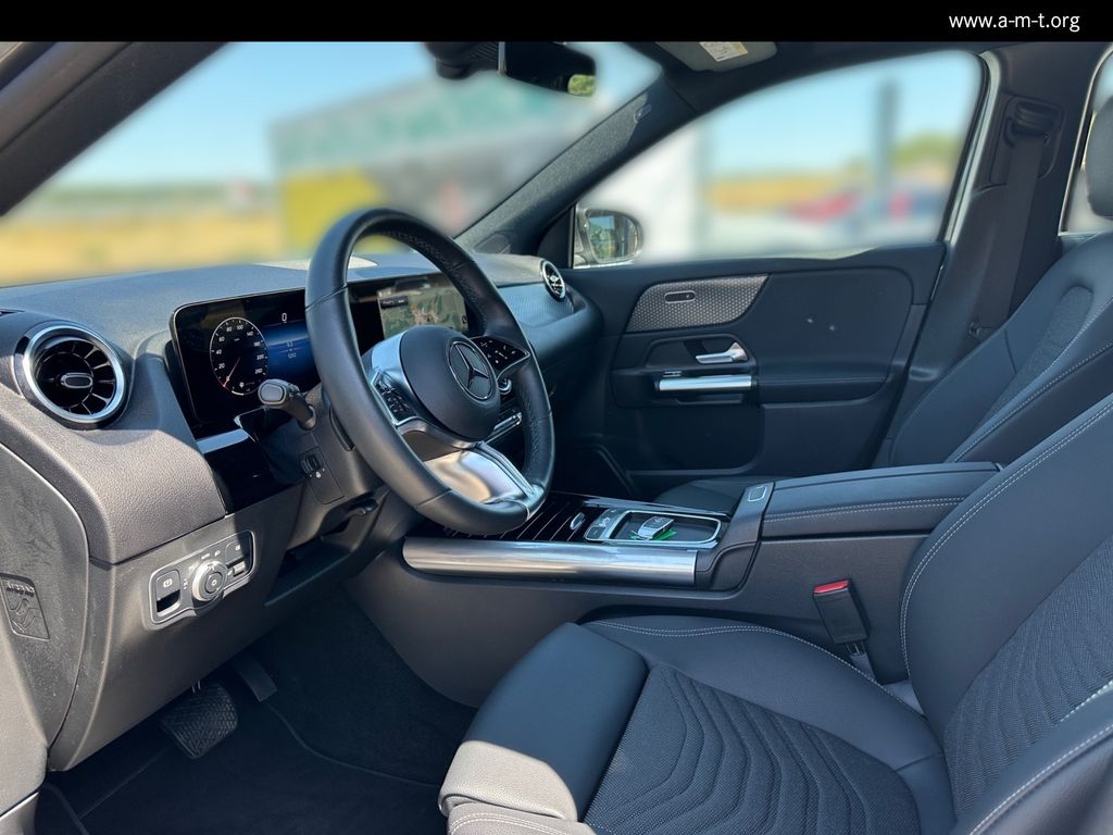 MERCEDES-BENZ GLA 200