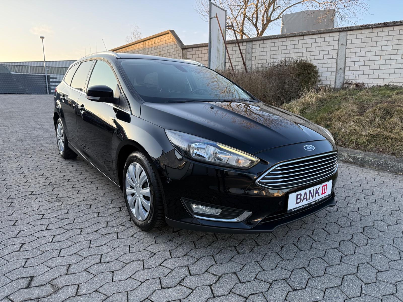 Ford Focus Turnier Titanium 2 Hand / TÜV-AU Neu