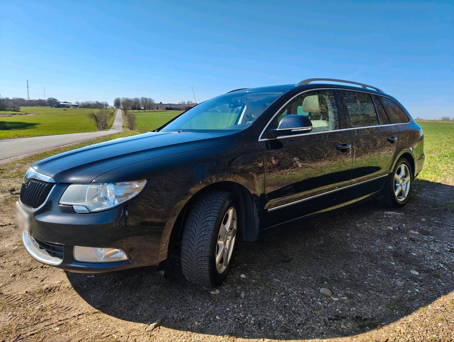Skoda Superb 2011 — interior