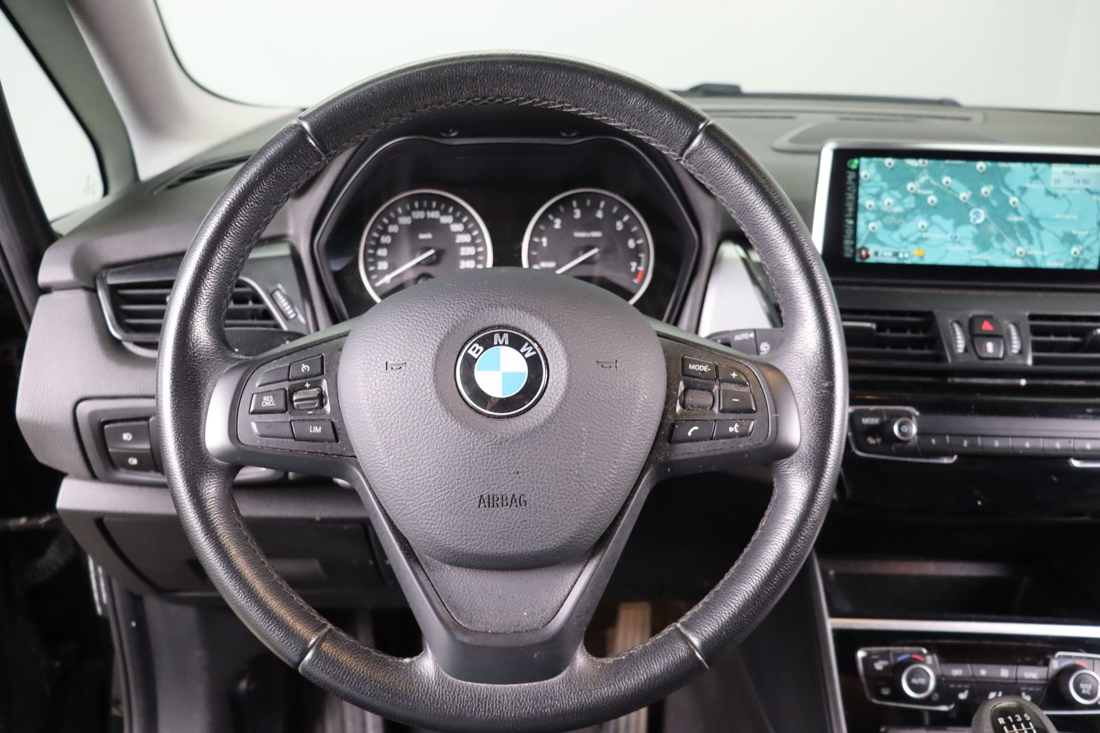 Fahrzeugabbildung BMW 218 i Active Tourer LED * HUD * RFK * Pano *