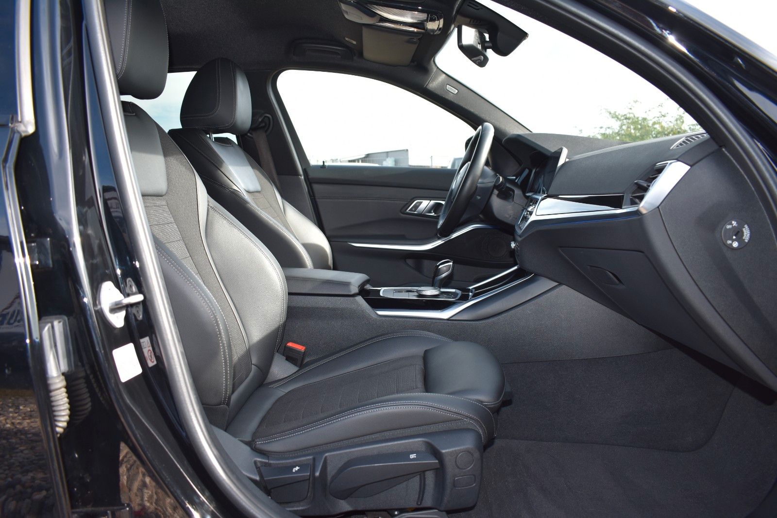 Fahrzeugabbildung BMW 318d Touring SPORT-L/M-SPORT/SHADOW/LED/DAB/PDC