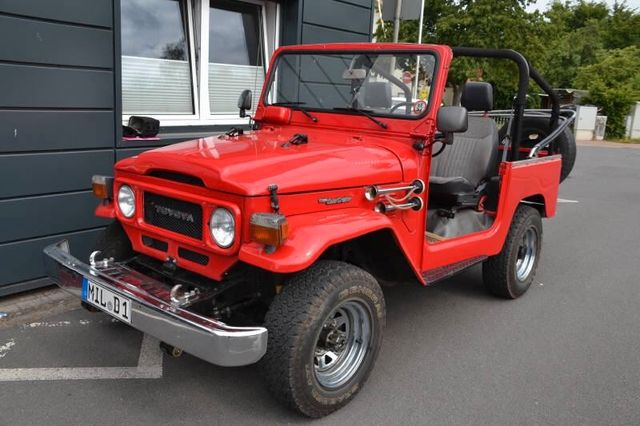 Toyota Land Cruiser FJ40 mit Softtop H-Kennzeichen