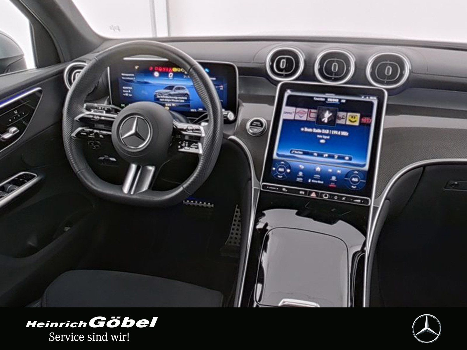Fahrzeugabbildung Mercedes-Benz GLC 300 4M AMG+LED+MEMORY+PANORAMA+AHK+KAMERA