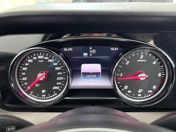 Mercedes E 220 - 11