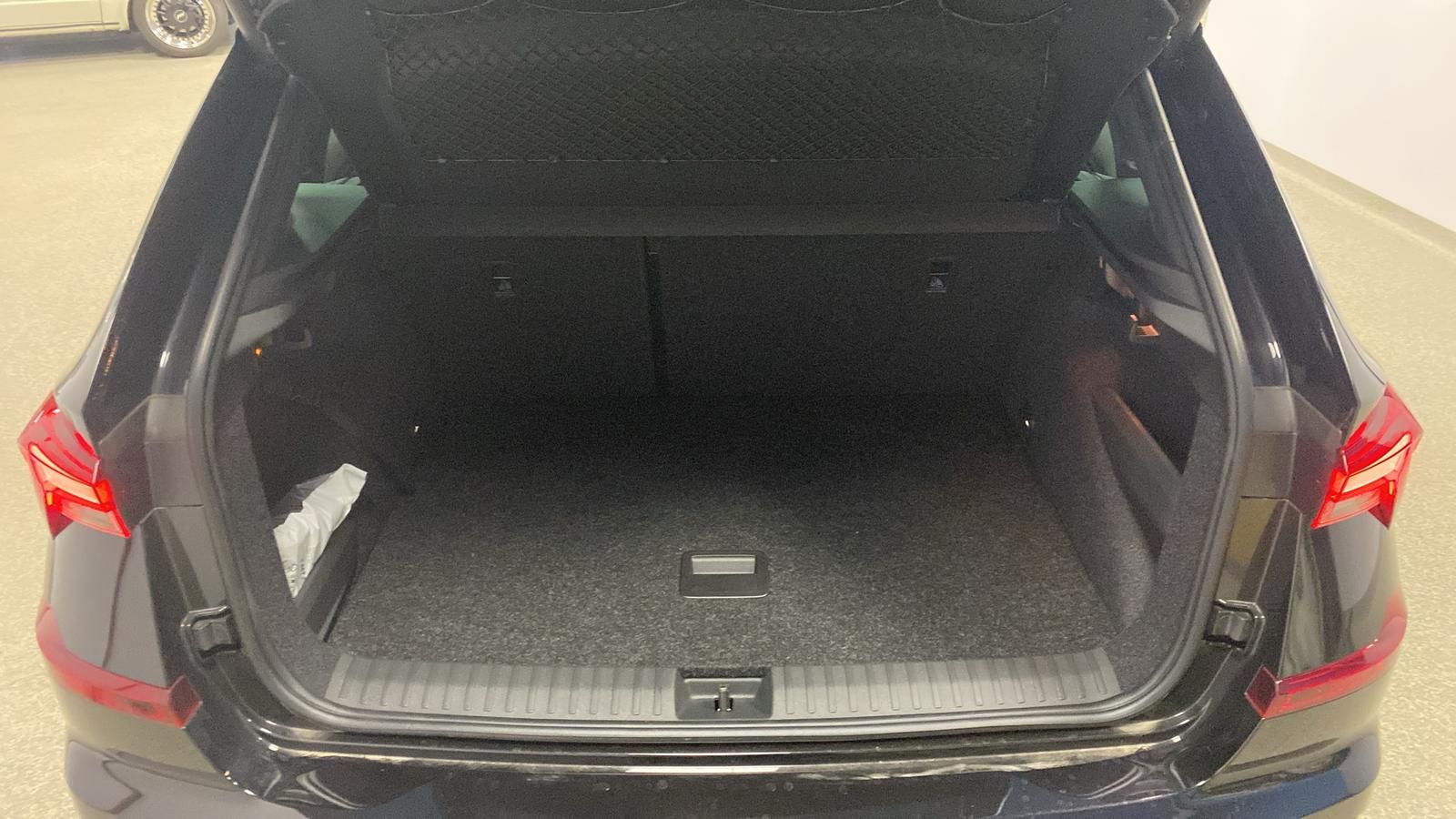 Fahrzeugabbildung SKODA Kamiq Monte Carlo 1.5TSI DSG+AHK+MATRIX+PANO+ACC