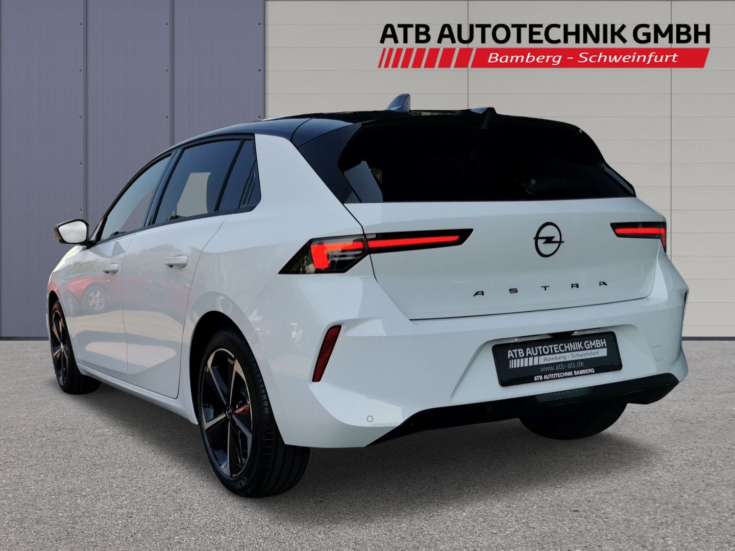 Fahrzeugabbildung Opel Astra GS Line HUD Panorama Navi digitales Cockpi