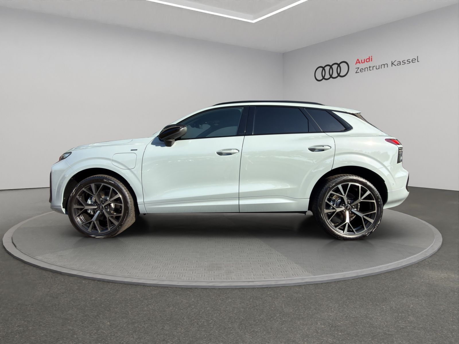 Audi Q3 SUV e-hybrid S line Matrix LED Pano HuD B&O foto 2