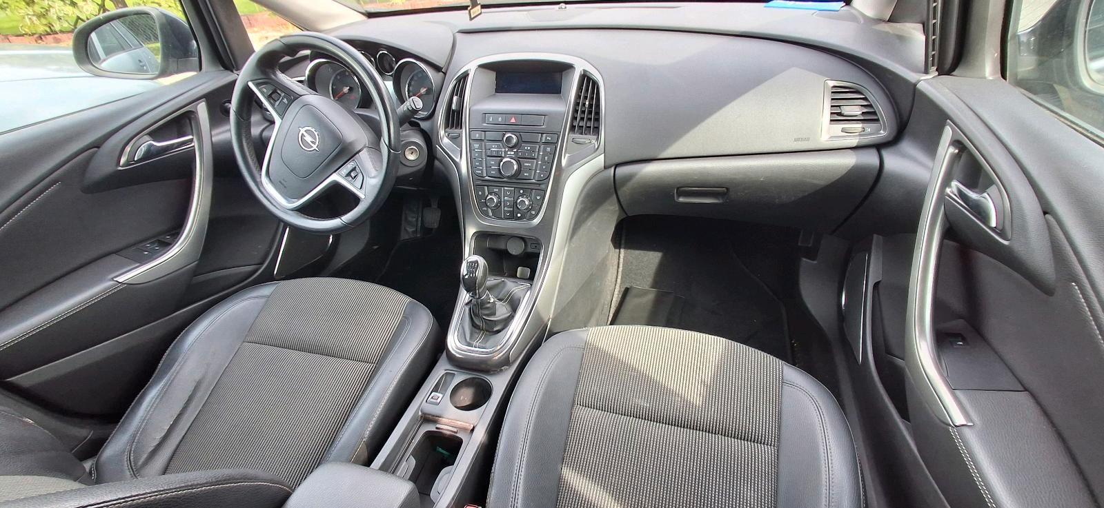 Opel Astra 2012 — photo 6