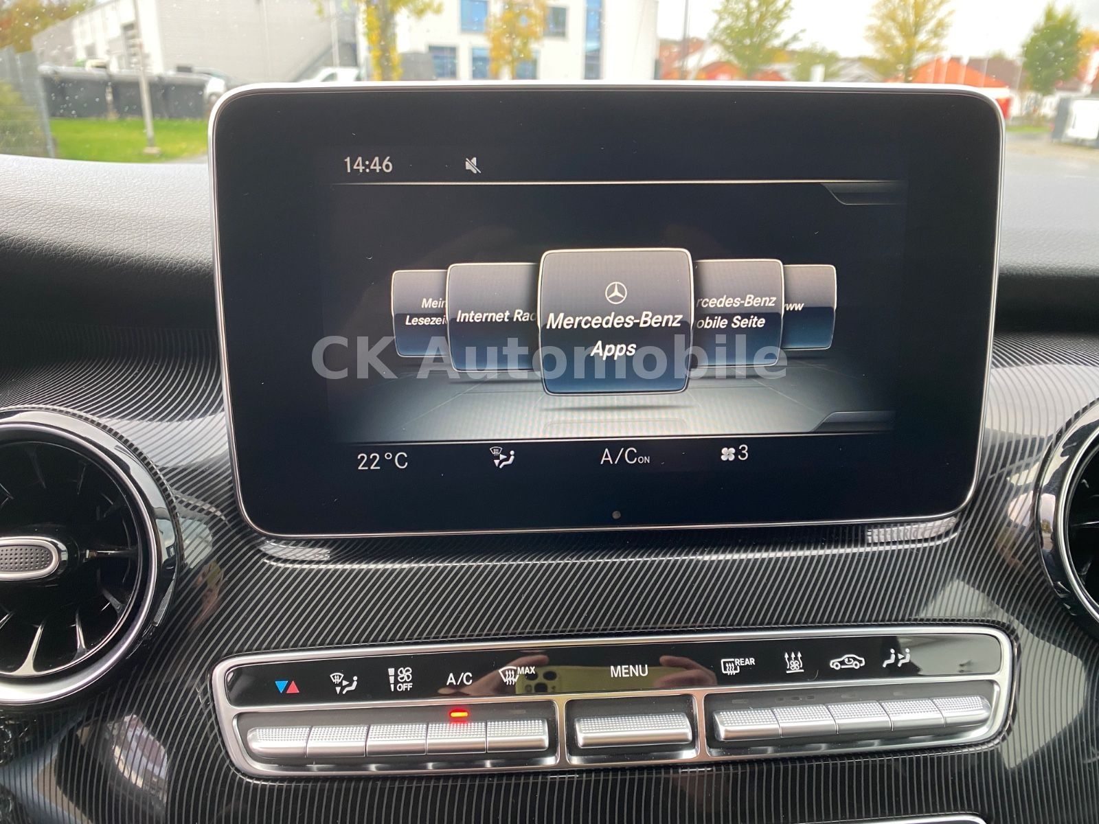 Fahrzeugabbildung Mercedes-Benz V 300d 4Matic Kompakt/AMG-Line/8 Sitze/360°/AHK