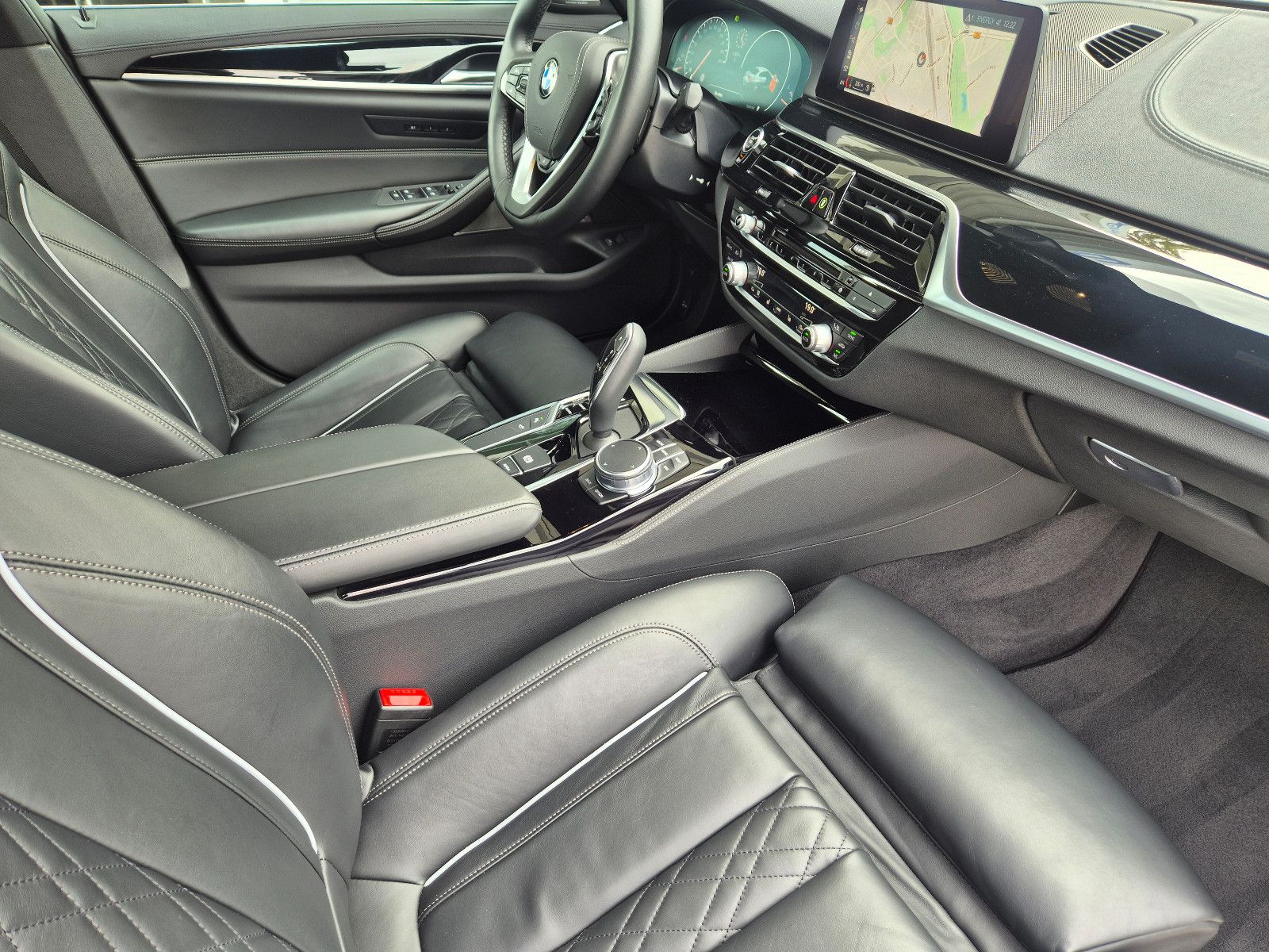 BMW 540i Luxury Line Head-Up Soft-Close Harman Kardo foto 14