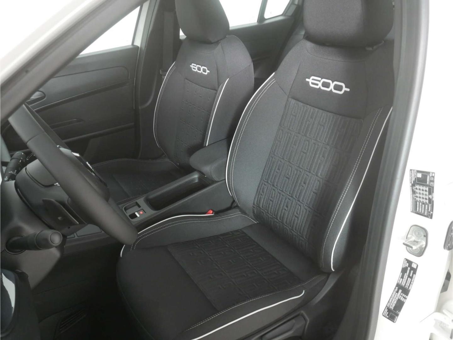 Fiat 600 hybrid 1.2 T3 Business Edition, миниатюра 11