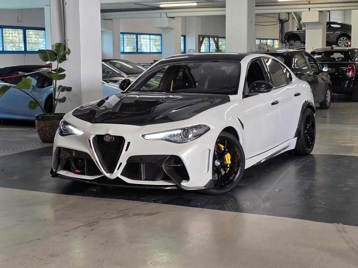 Alfa Romeo Giulia GTA M Carbon Bodykit/ Akropovich/HarmKard