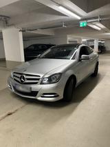 Mercedes-Benz Mercedes Benz C220 - Mercedes-Benz C 220 mit Benzin-Antrieb