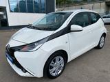 Toyota AYGO x-play touch-1.HAND-KAMERA-NAVI-TÜV NEU - Toyota Gebrauchtwagen in Aalen