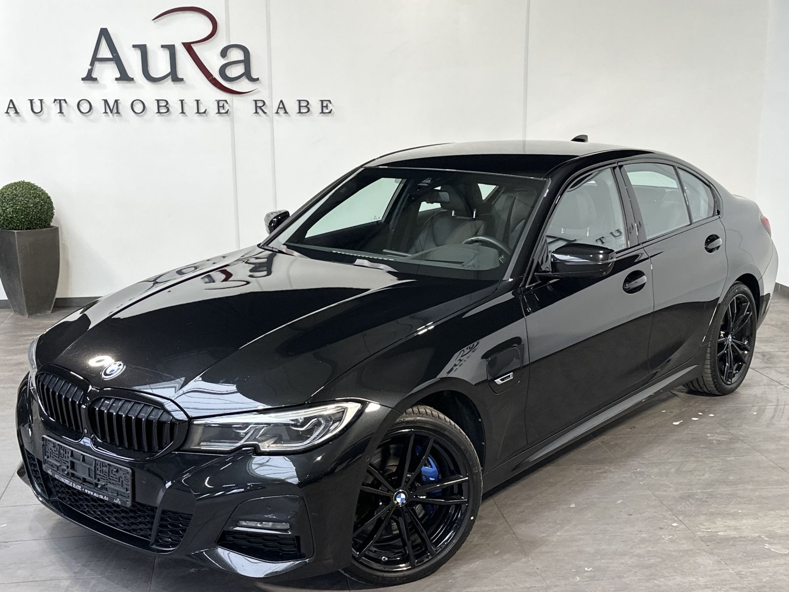 Fahrzeugabbildung BMW 330e xDrive M-Sport NAV+LASER+360°+HEAD-UP+19ZO
