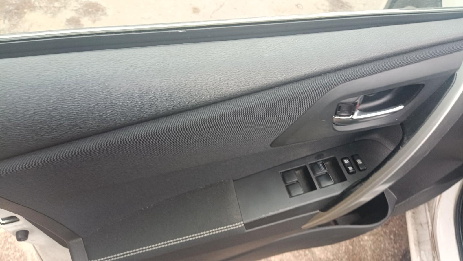Toyota Auris 2015 — photo 11