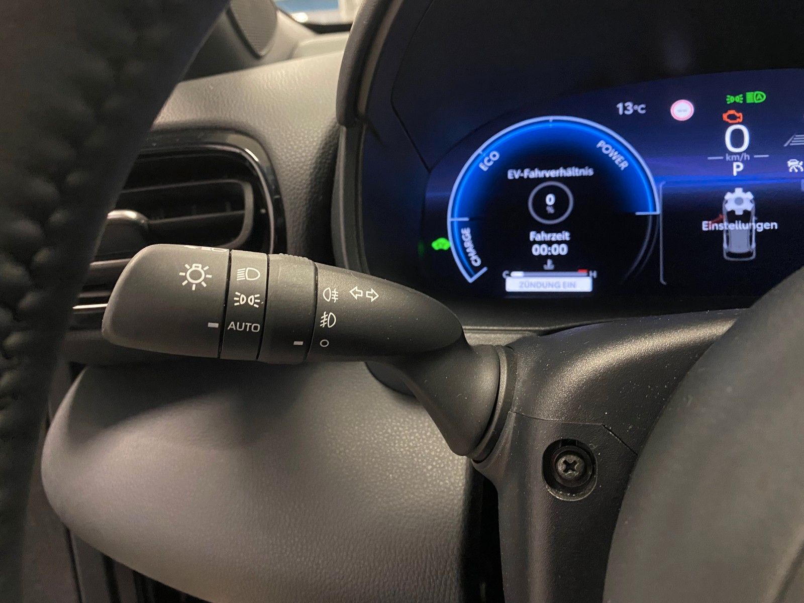 Fahrzeugabbildung Toyota Yaris Hybrid Style+KAMERA+SHZ+PDC