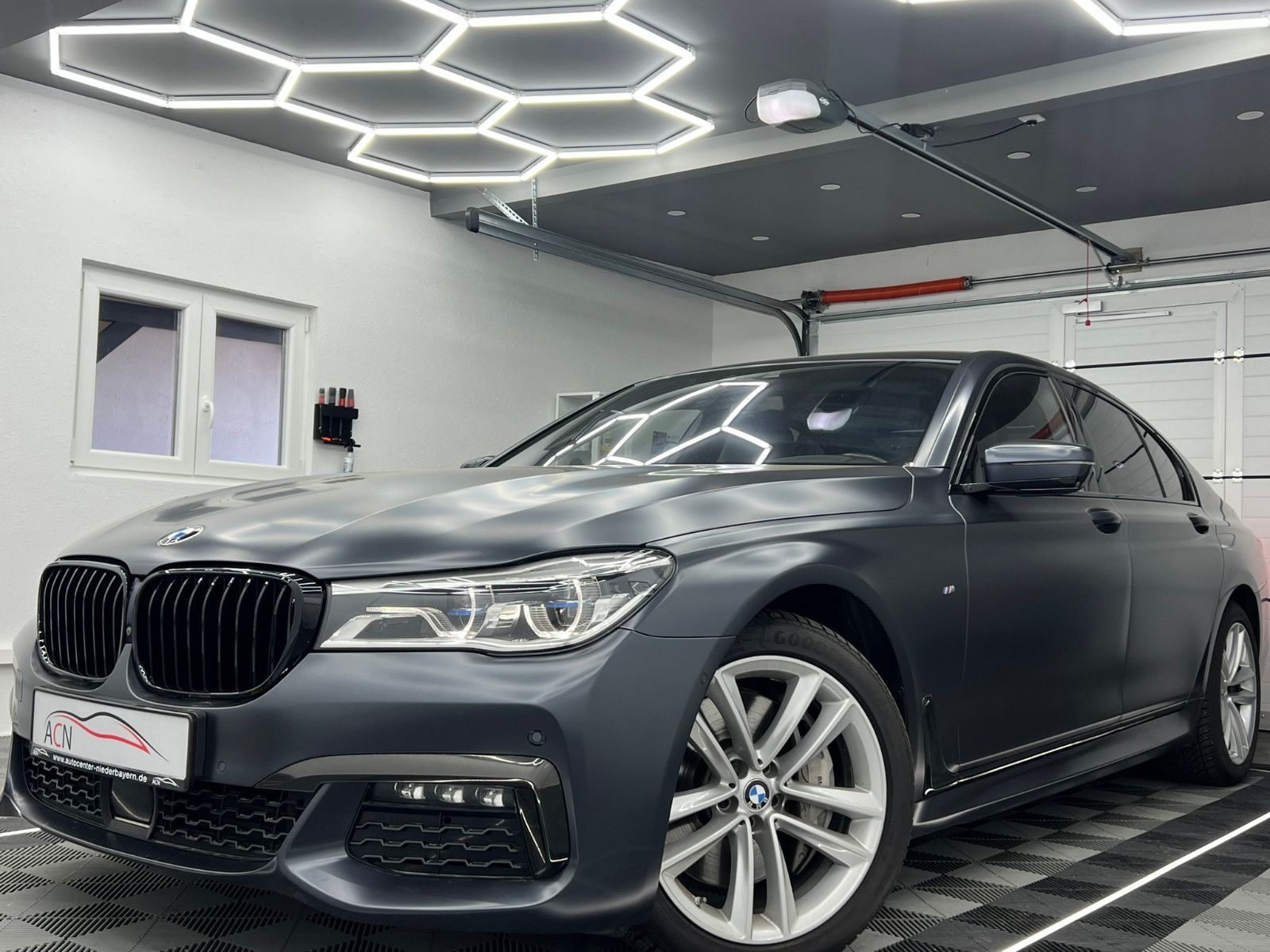 Fahrzeugabbildung BMW 750 d xDrive M SPORT/LASER/EXECUTIVE PRO/FROZEN